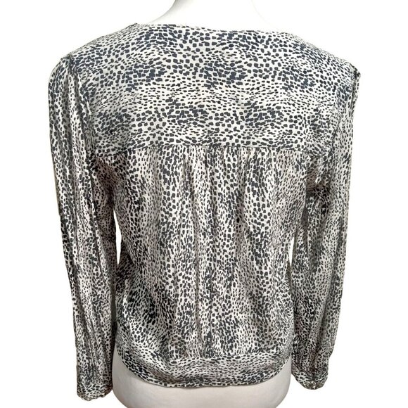 Velvet Heart Black and White Patterned Blouse Tie at Waist Button at Fro… - Picture 6 of 8